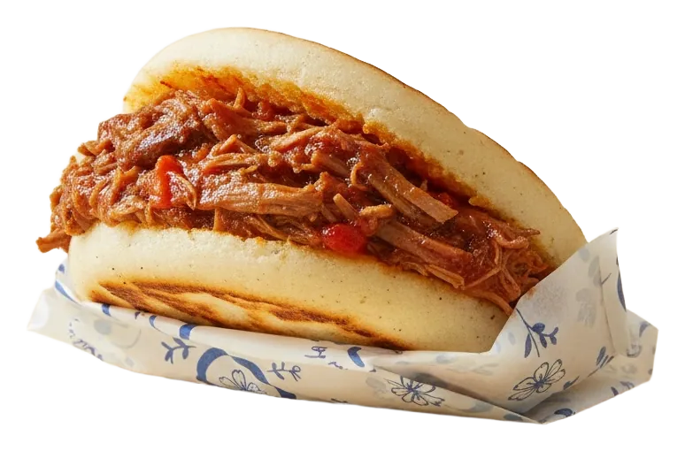 Arepa de carne mechada